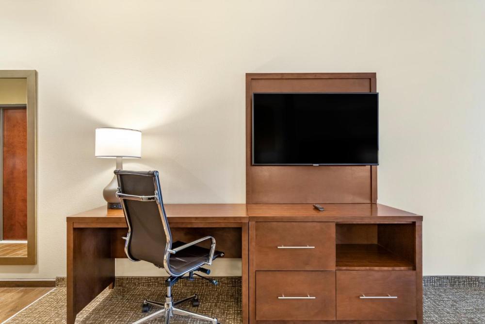 Queen Suite with Two Queen Beds - Non-Smoking interior